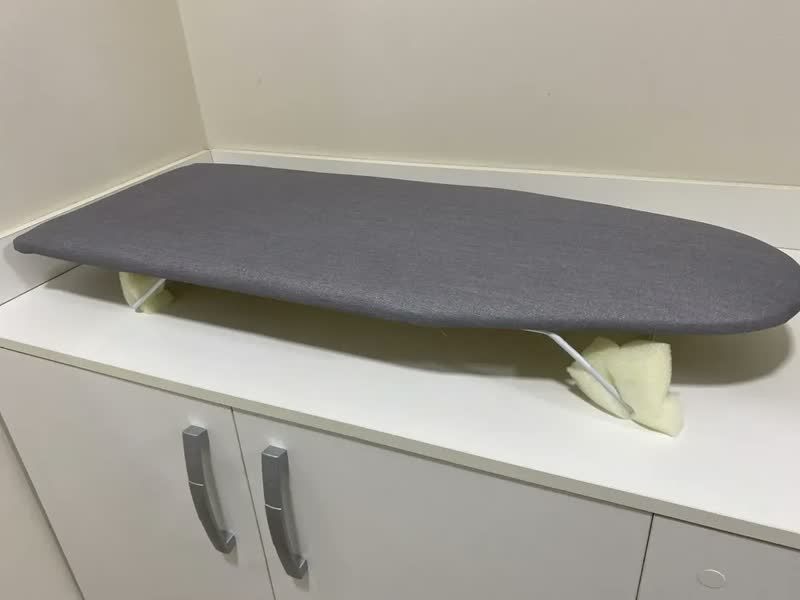 foto de Tábua Mesa De Passar Roupa Açomix Portátil Prata Ferro Dobrável