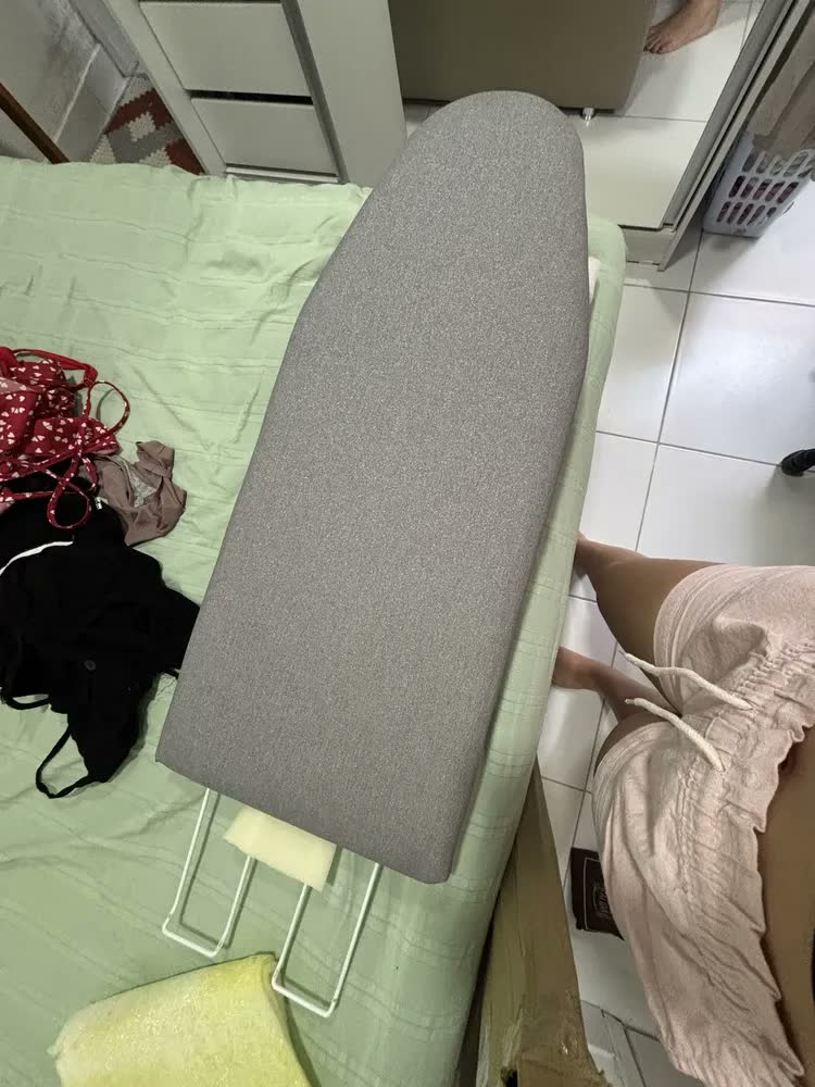 foto de Tábua Mesa De Passar Roupa Açomix Portátil Prata Ferro Dobrável