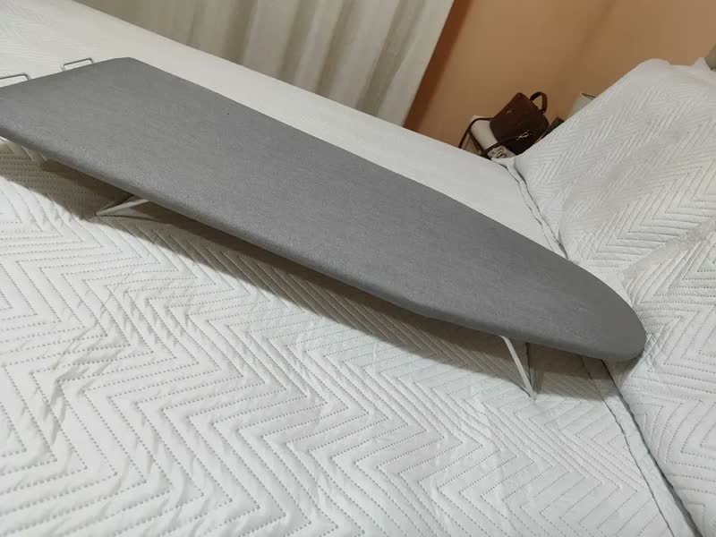 foto de Tábua Mesa De Passar Roupa Açomix Portátil Prata Ferro Dobrável