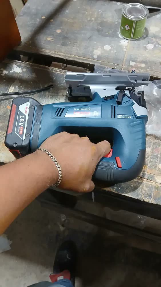 foto de Serra elétrica sem fio Bosch Gst 185-li,