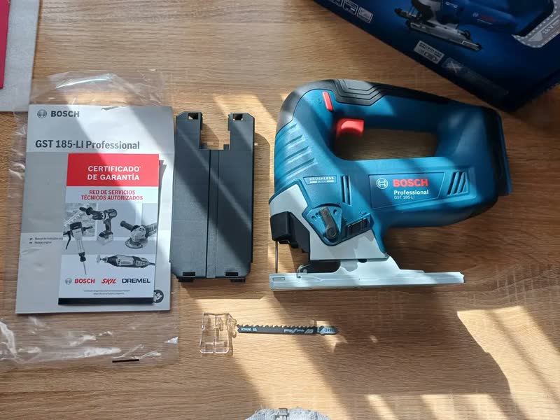 foto de Serra elétrica sem fio Bosch Gst 185-li,