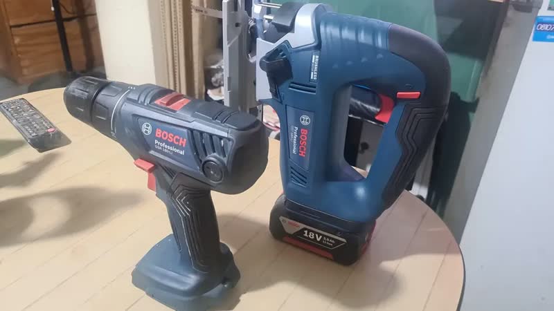 foto de Serra elétrica sem fio Bosch Gst 185-li,