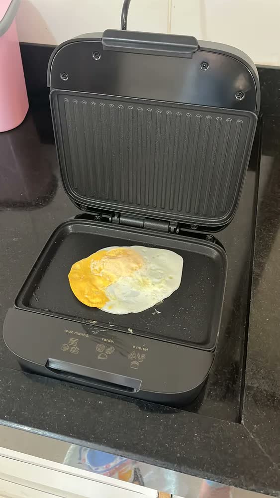 foto de Grill Sanduicheira Cadence SAN400 Elétrica Chapa Misteira Tostex Tostequeira Hambúrguer Click