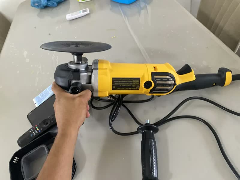foto de Lixadeira Politriz 180-230mm 1250W DEWALT DWP849X com 8 Velocidades
