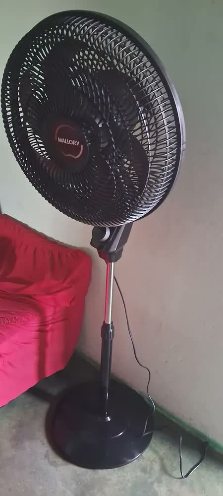 foto de Ventilador De Coluna Mallory Éolo Preto E Grafite - Cor das pás Prateado Diâmetro 40 cm Material das pás Plástico Quantidade de pás 6