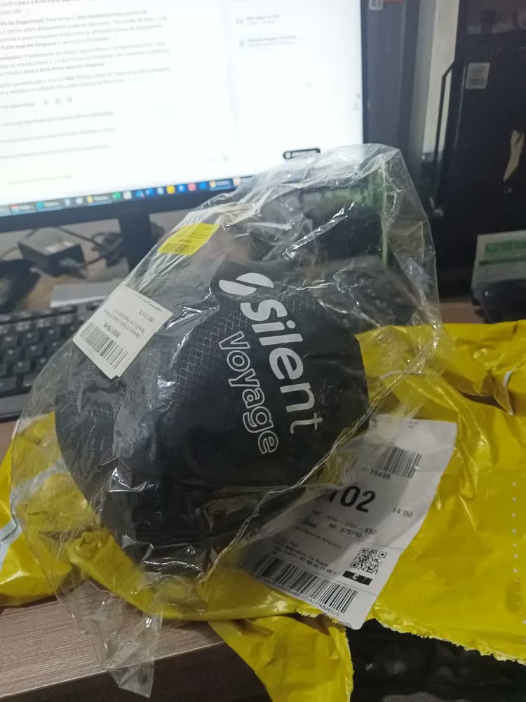 foto de Travesseiro apoio encosto de pescoço para viagem ergonômico cor azul claro Silent