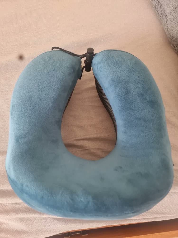 foto de Travesseiro apoio encosto de pescoço para viagem ergonômico cor azul claro Silent