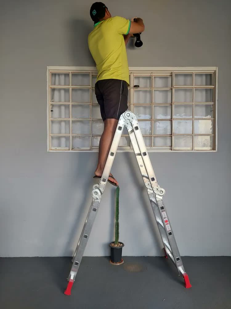 foto de Escada Multifuncional Alumínio Extensível 4x3 Botafogo ESC0292 3.35m 12 Degraus Cor Prateado