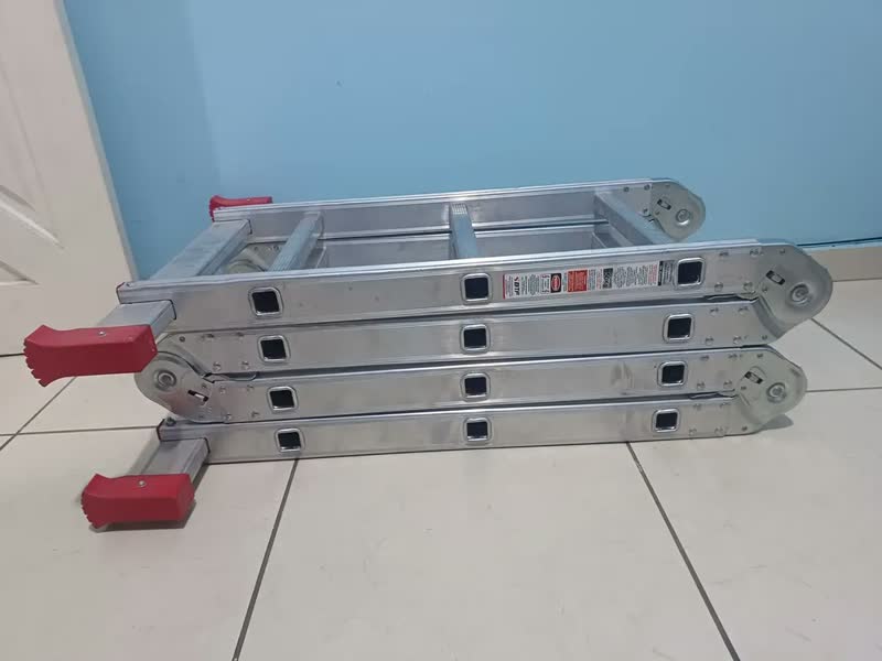 foto de Escada Multifuncional Alumínio Extensível 4x3 Botafogo ESC0292 3.35m 12 Degraus Cor Prateado