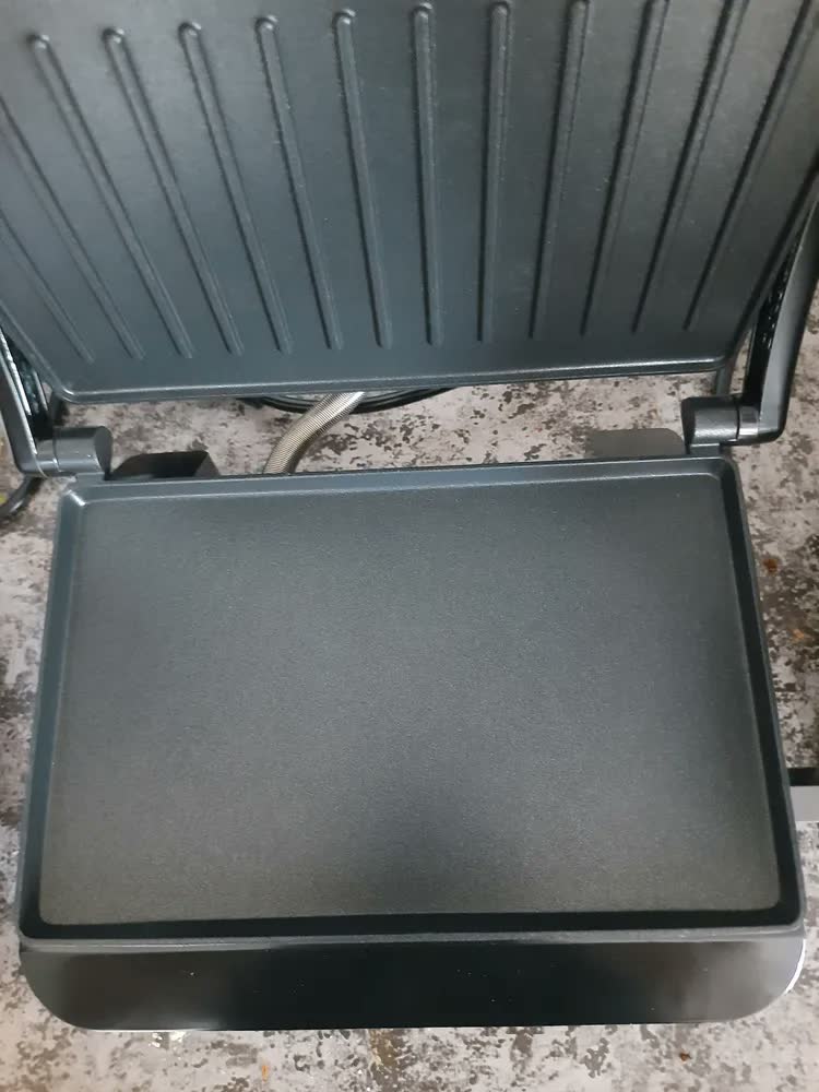 foto de Sanduicheira Grill Elétrica Britânia Press Inox Placas Antiaderentes
