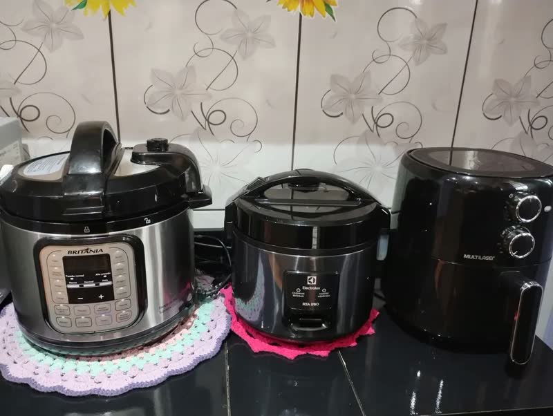 foto de Panela de Arroz Elétrica Electrolux 2L Preta Efficient Visor Glass por Rita Lobo ERC10