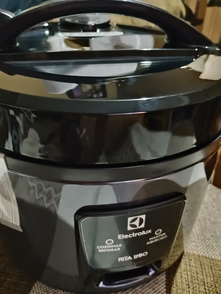 foto de Panela de Arroz Elétrica Electrolux 2L Preta Efficient Visor Glass por Rita Lobo ERC10