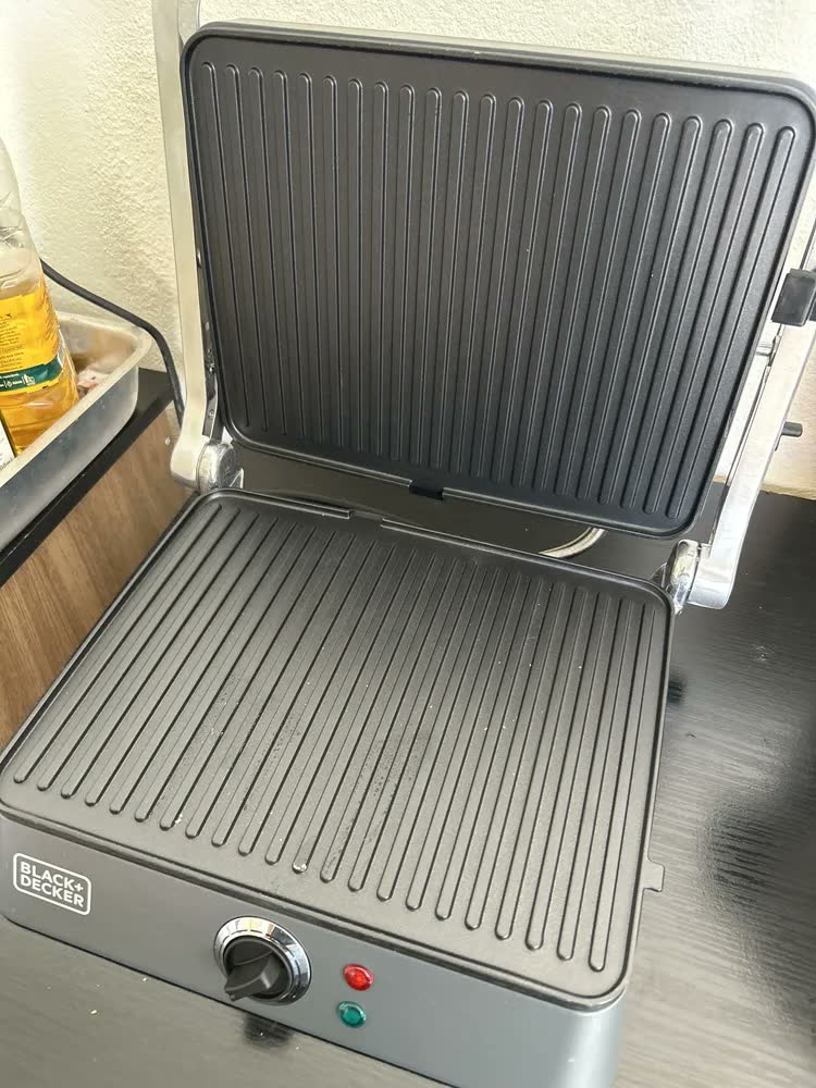 foto de Sanduicheira Grill Elétrica Black+Decker Gourmand G1400 Gris 1200W