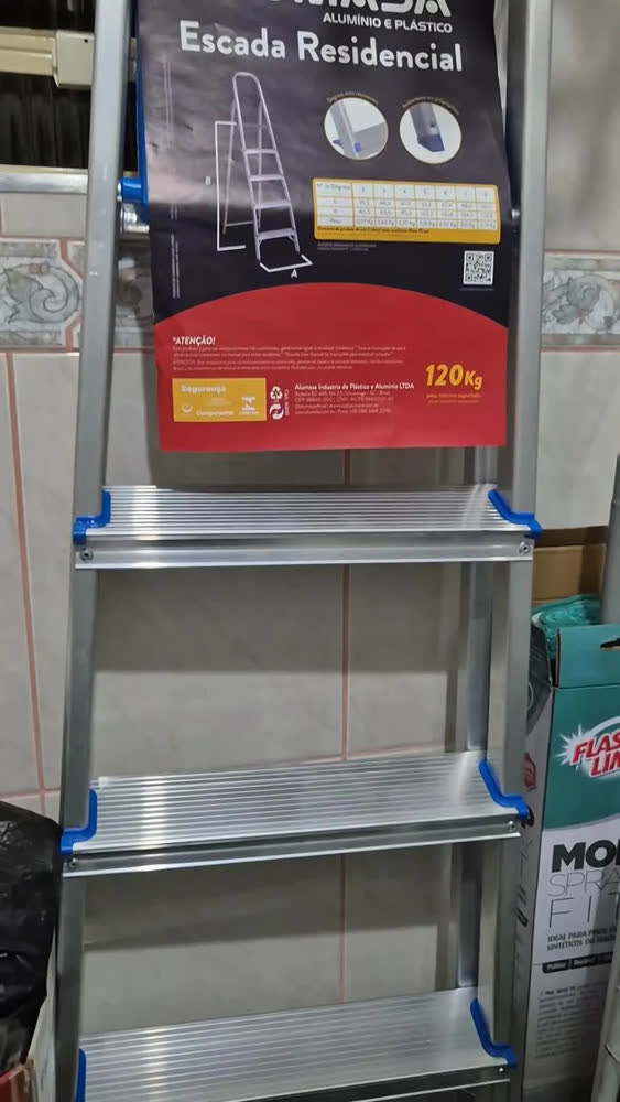 foto de Escada Aluminio 7d Alumasa Cor Prateado