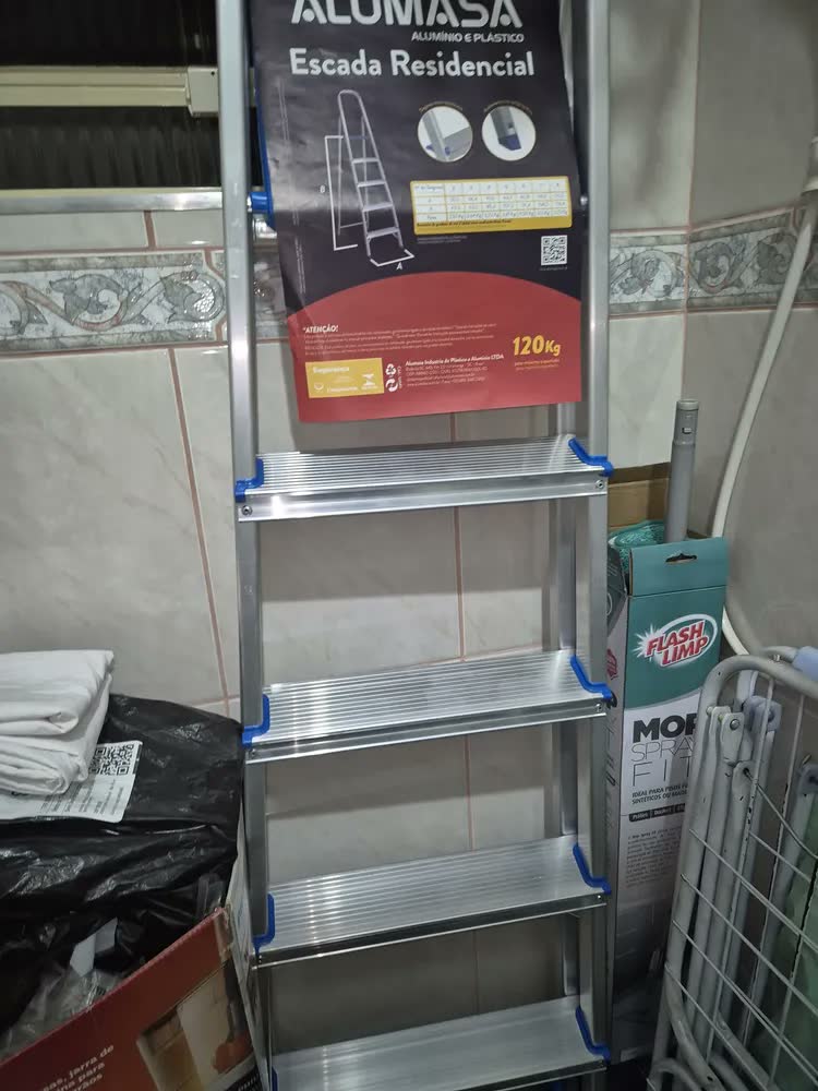 foto de Escada Aluminio 7d Alumasa Cor Prateado