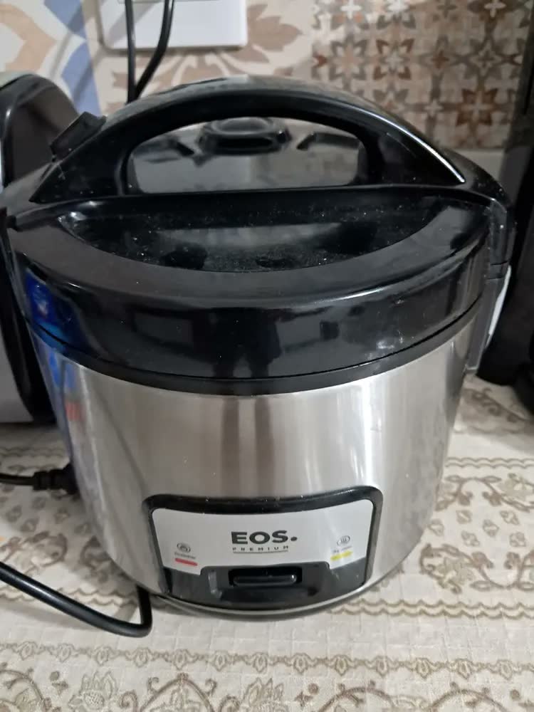 foto de Panela Elétrica De Arroz Eos 5 Xicaras Inox Preto Frequência 60hz EPA05PI
