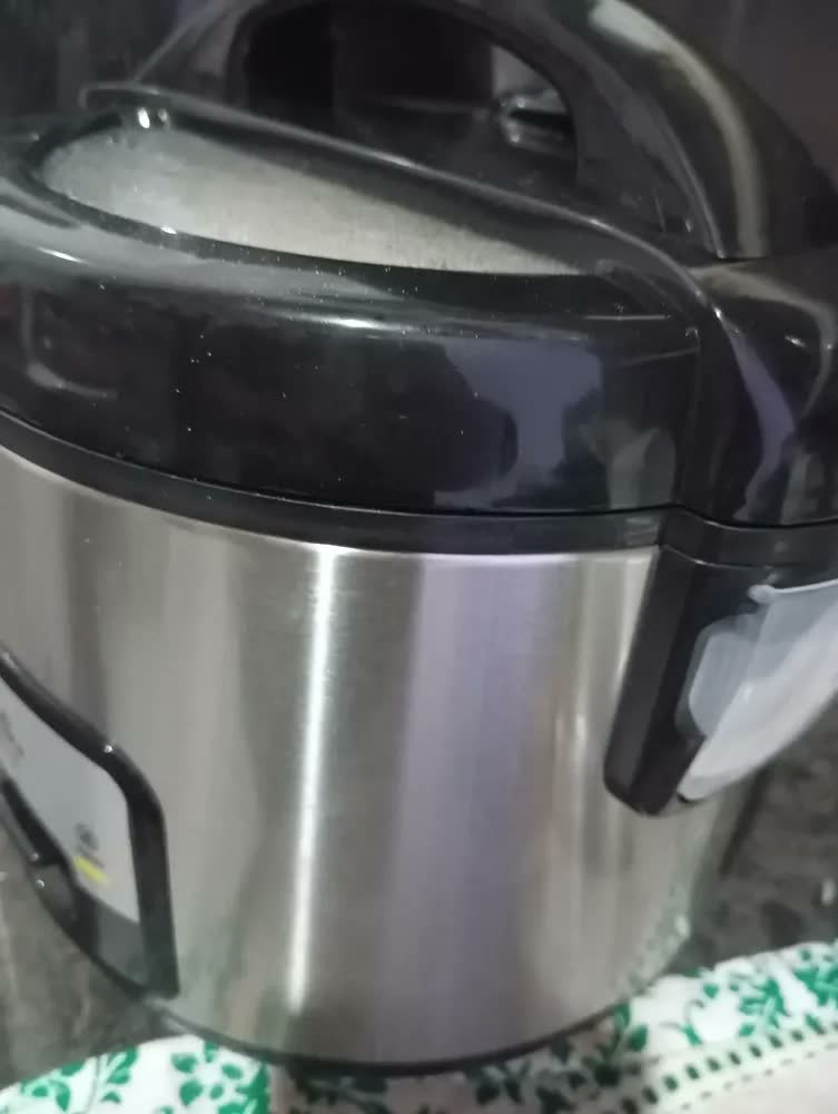 foto de Panela Elétrica De Arroz Eos 5 Xicaras Inox Preto Frequência 60hz EPA05PI