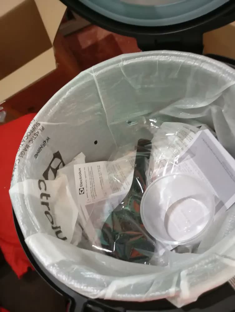 foto de Panela Elétrica ERC20 Por Rita Lobo Com Capacidade 3,5L Antiaderente Inox Electrolux