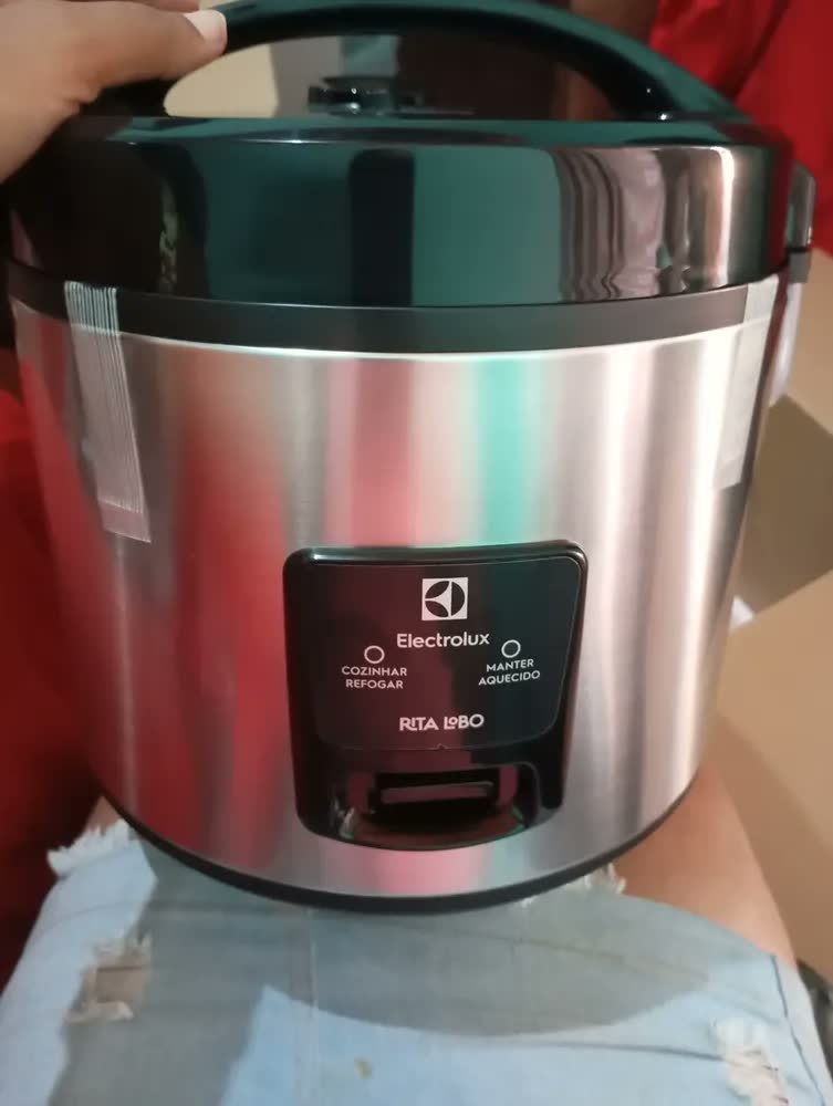foto de Panela Elétrica ERC20 Por Rita Lobo Com Capacidade 3,5L Antiaderente Inox Electrolux