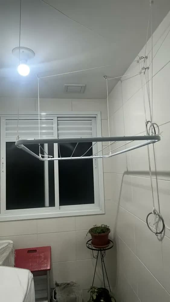 foto de Varal De Teto Branco Lavanderia Reforçado 56cm X 90cm Mor