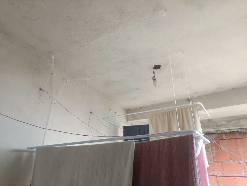 foto de Varal De Teto Mor Em Aço 1,20m Capacidade 17kg Cor Branco