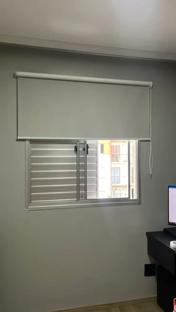 foto de Cortina Rolo Blackout De Medida 1,40x1,40 Blecaute 0% Luz