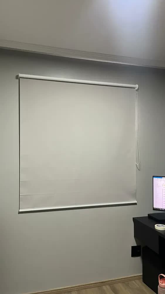 foto de Cortina Rolo Blackout De Medida 1,40x1,40 Blecaute 0% Luz