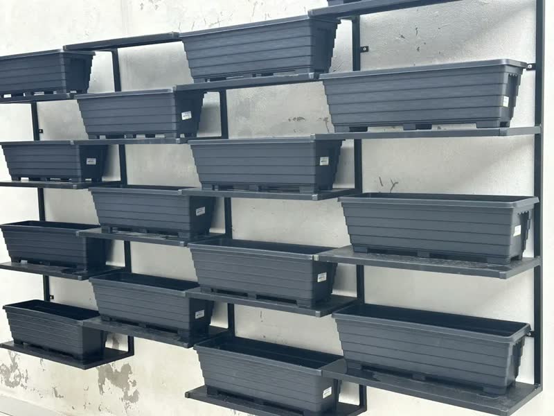 foto de Combo 3 Floreiras De Chão 60cm Jardineiras P/ Plantas E Hortas Cor Preto