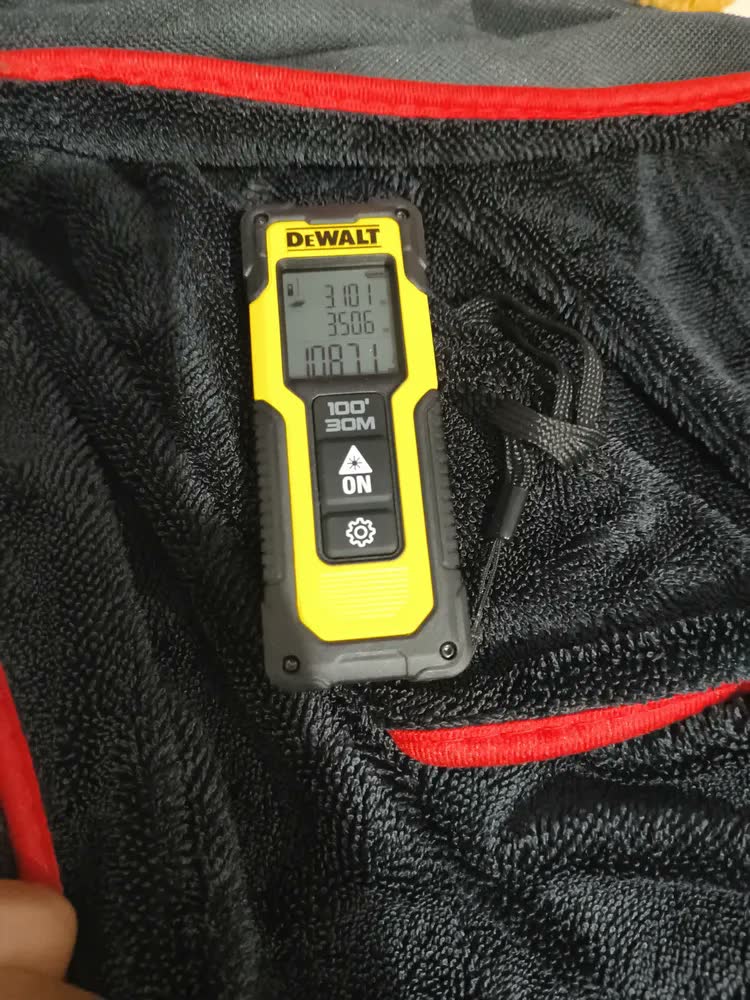 foto de Trena a Laser Dewalt DWHT77100 30M