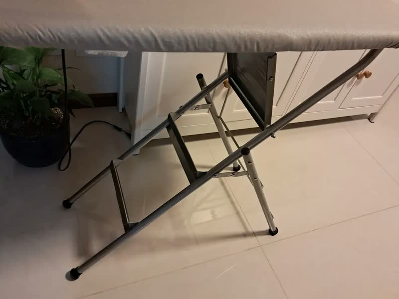 foto de Tábua De Passar Roupa Ideal Mor 2 Em 1 Vira Escada 3 Degraus