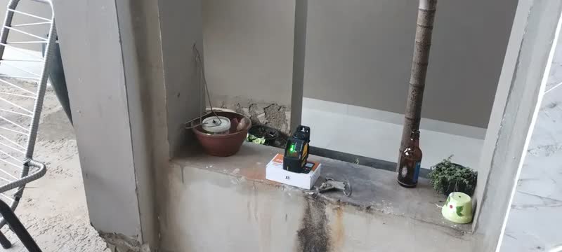 foto de Nível a Laser Verde Alcance de 30 Metros DEWALT DW088CG Inclui Pilhas, Suporte e Maleta
