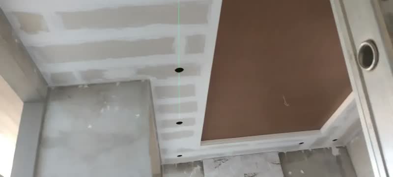 foto de Nível a Laser Verde Alcance de 30 Metros DEWALT DW088CG Inclui Pilhas, Suporte e Maleta