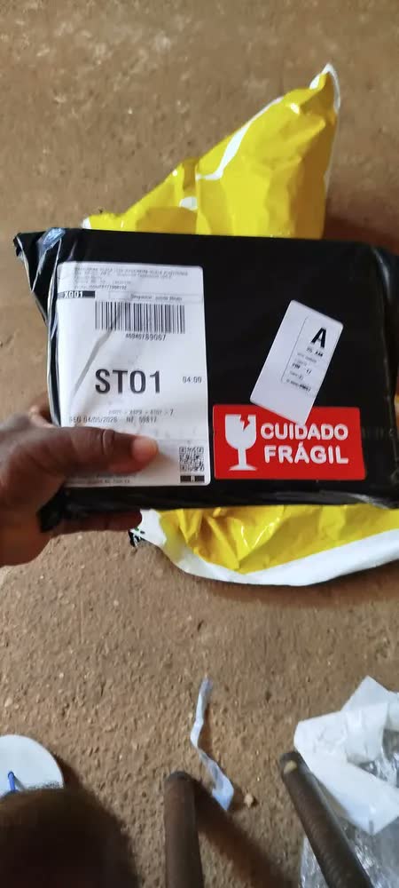 foto de Furadeira sem fio 1 bateria Tipo C Cor amarela