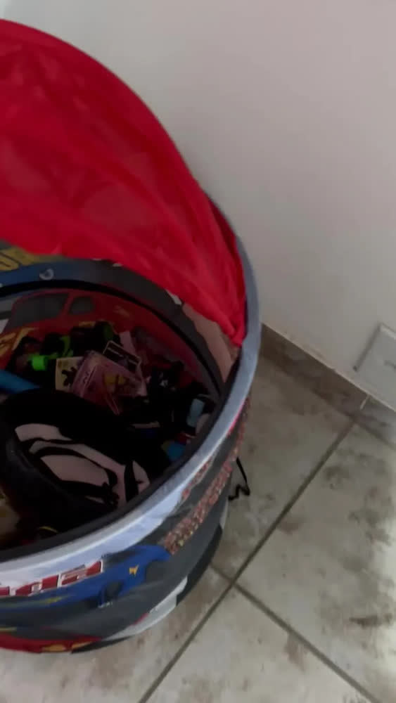 foto de Cesto Organizador De Brinquedo Roupa Suja Dobrável Menino Cor Vermelho