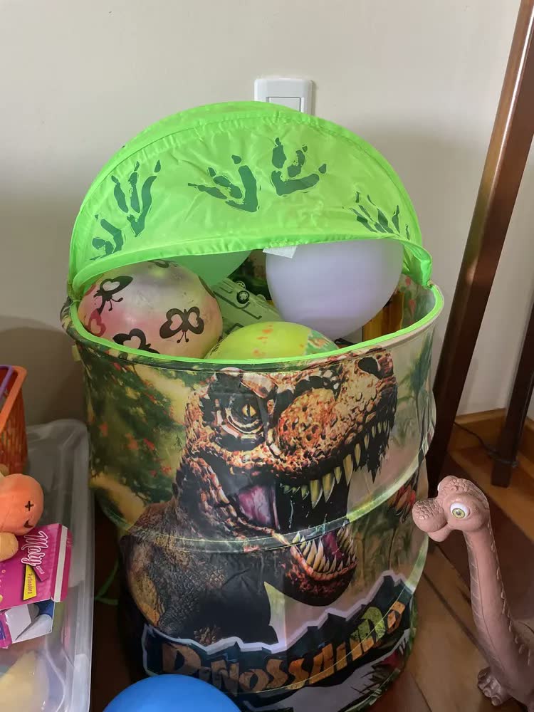 foto de Cesto Organizador De Brinquedo Roupa Suja Dobrável Menino Cor Vermelho