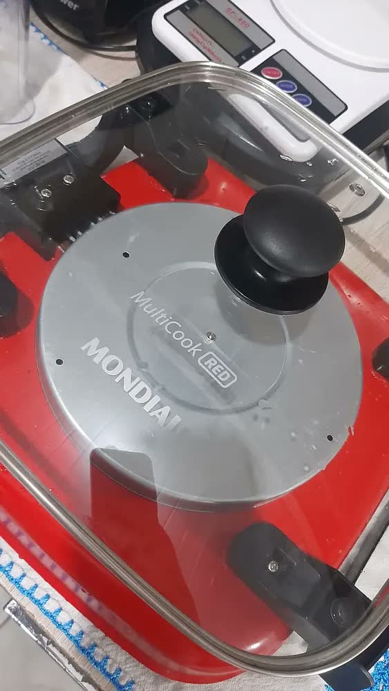 foto de Panela Elétrica PE-49-RC MultiCook 1200W de Potência Red Ceramic Mondial