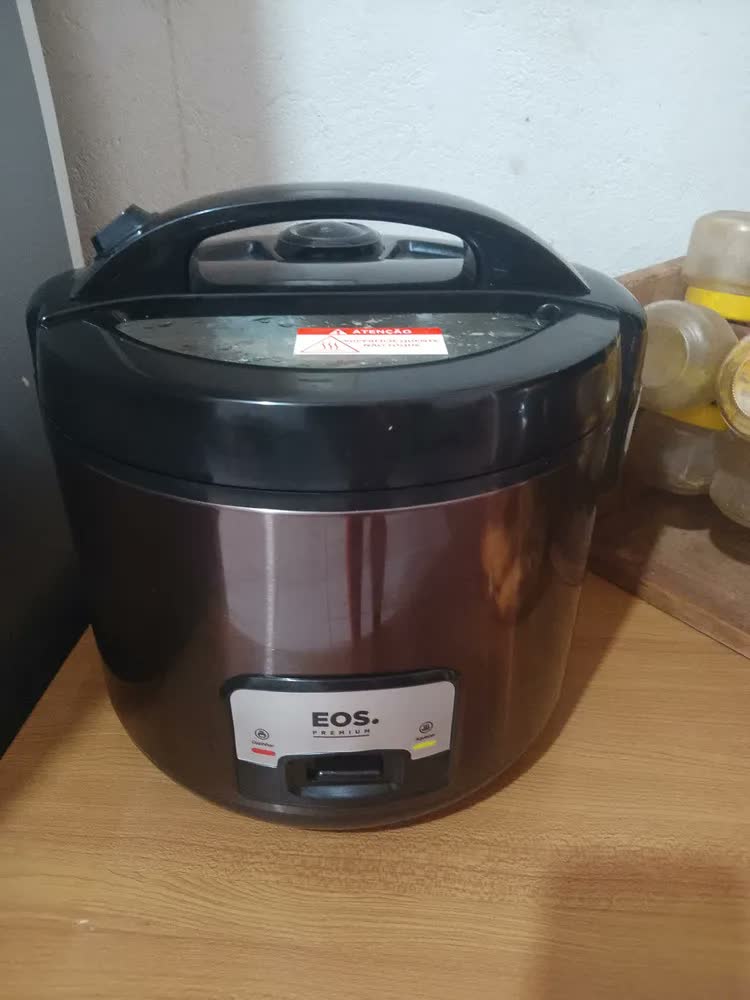 foto de Panela Elétrica De Arroz Eos 10x Titanium Glass Epa10p Titanium Preto Frequência 60hz