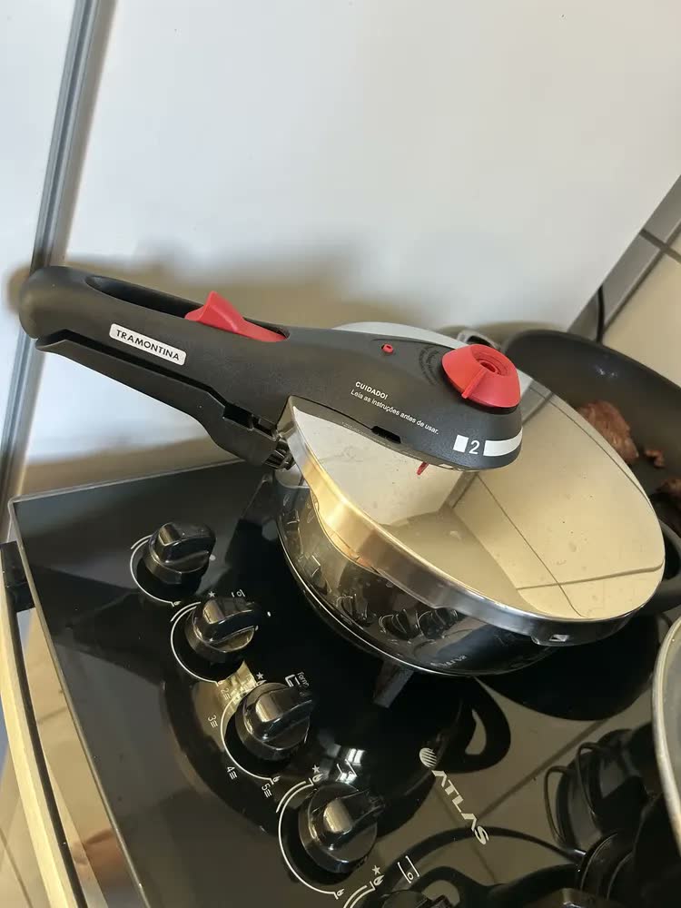foto de Panela De Pressão Solar 3l Aço Inox Fundo Triplo Tramontina