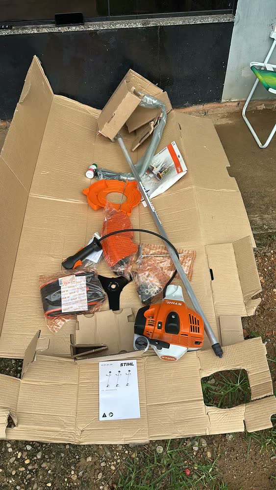 foto de Roçadeira Stihl FS 221 gasolina profissional