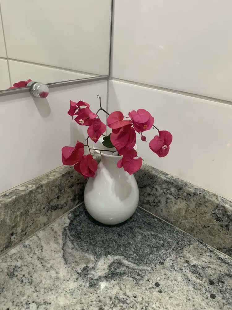 foto de Vaso Decorativo Porcelana Decoração Sala Mesa 13,5cm 2°linha Cor Branco Liso