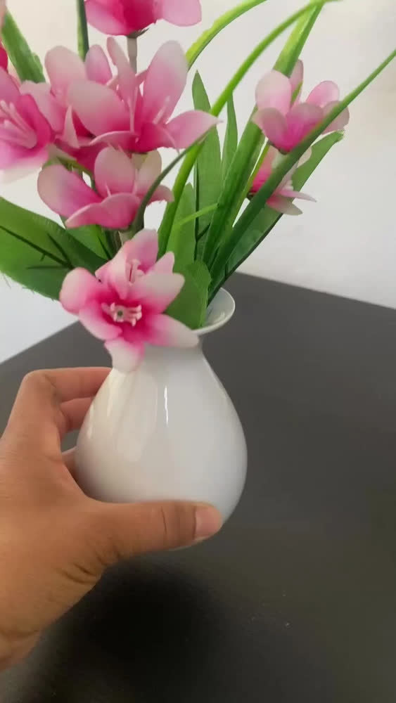 foto de Vaso Decorativo Porcelana Decoração Sala Mesa 13,5cm 2°linha Cor Branco Liso
