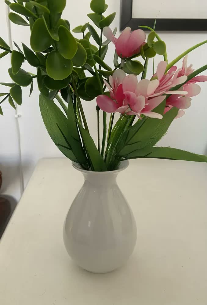 foto de Vaso Decorativo Porcelana Decoração Sala Mesa 13,5cm 2°linha Cor Branco Liso