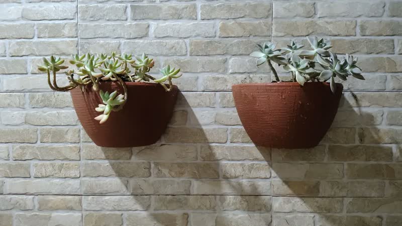 foto de Kit 2 meio vasos de parede 33cm grande para plantas textura marrom