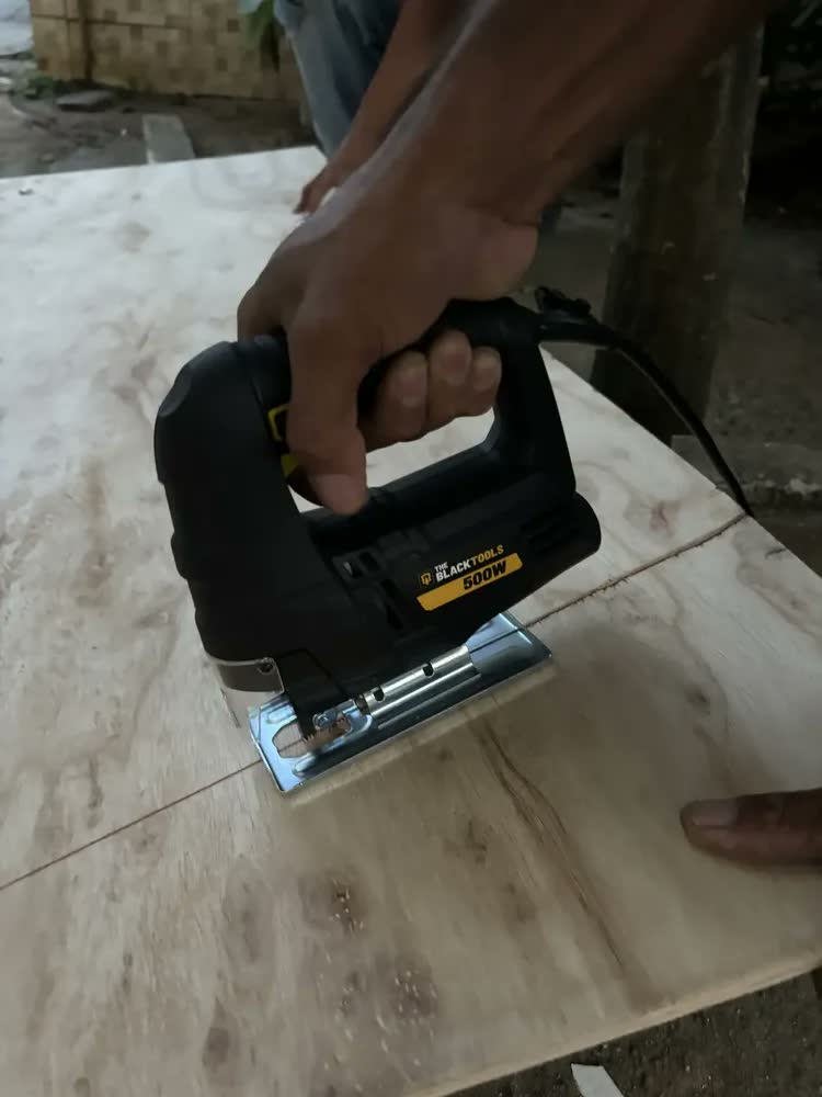 foto de Serra Tico Tico Profissional 500w 3000 Gpm Lâmina E Protetor Bst500 The Black Tools