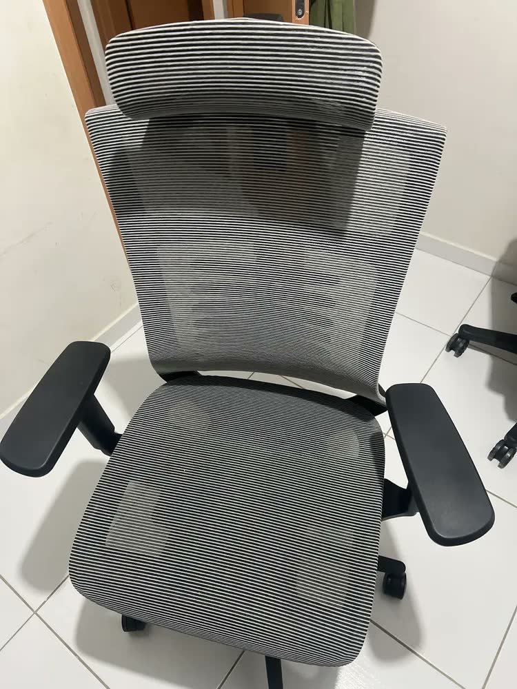 foto de Cadeira Escritório Gamer Elements Vertta Pro Cinza Ergonomica Mesh