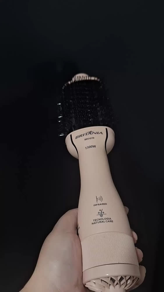 foto de Escova Alisadora Britânia Soft Para Cabelos Com Menos Frizz