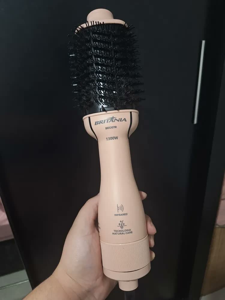 foto de Escova Alisadora Britânia Soft Para Cabelos Com Menos Frizz