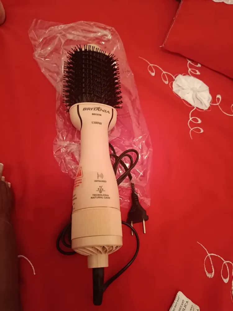 foto de Escova Alisadora Britânia Soft Para Cabelos Com Menos Frizz
