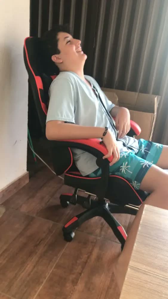 foto de Cadeira Gamer Ergonômica Preta Reclinável Com Apoio dos Pés Led Tools Couro Sintético