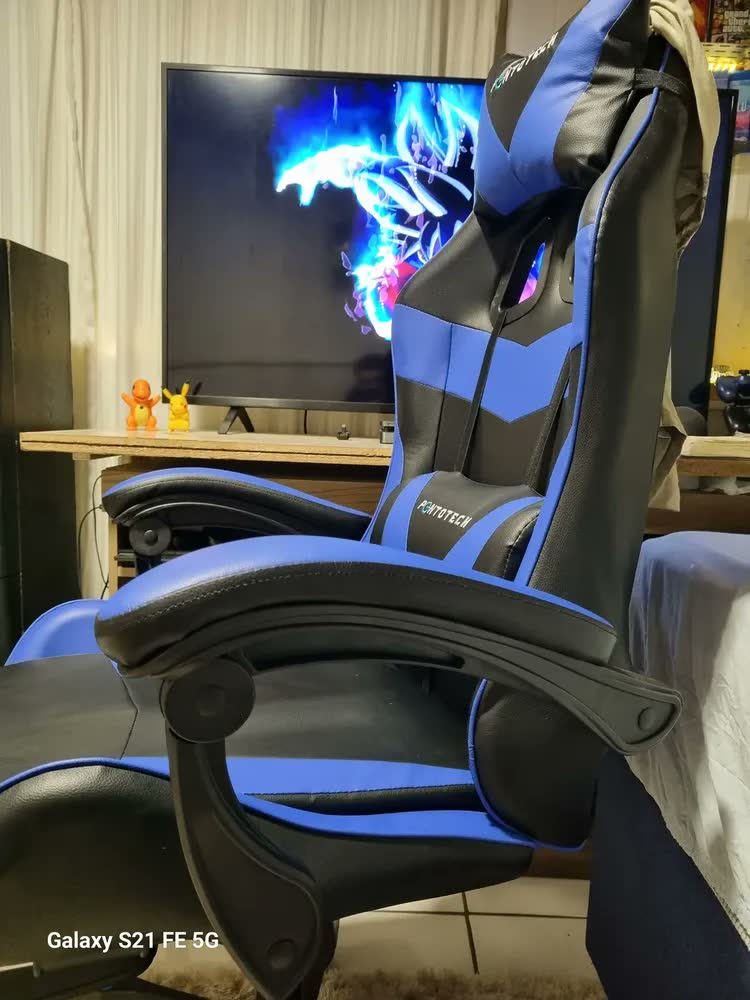 foto de Cadeira Gamer Ergonômica Preta Reclinável Com Apoio dos Pés Led Tools Couro Sintético